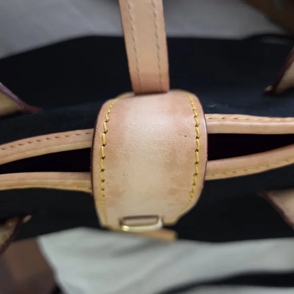 Elegant Black and Tan Tote Bag - Picture 5 of 16